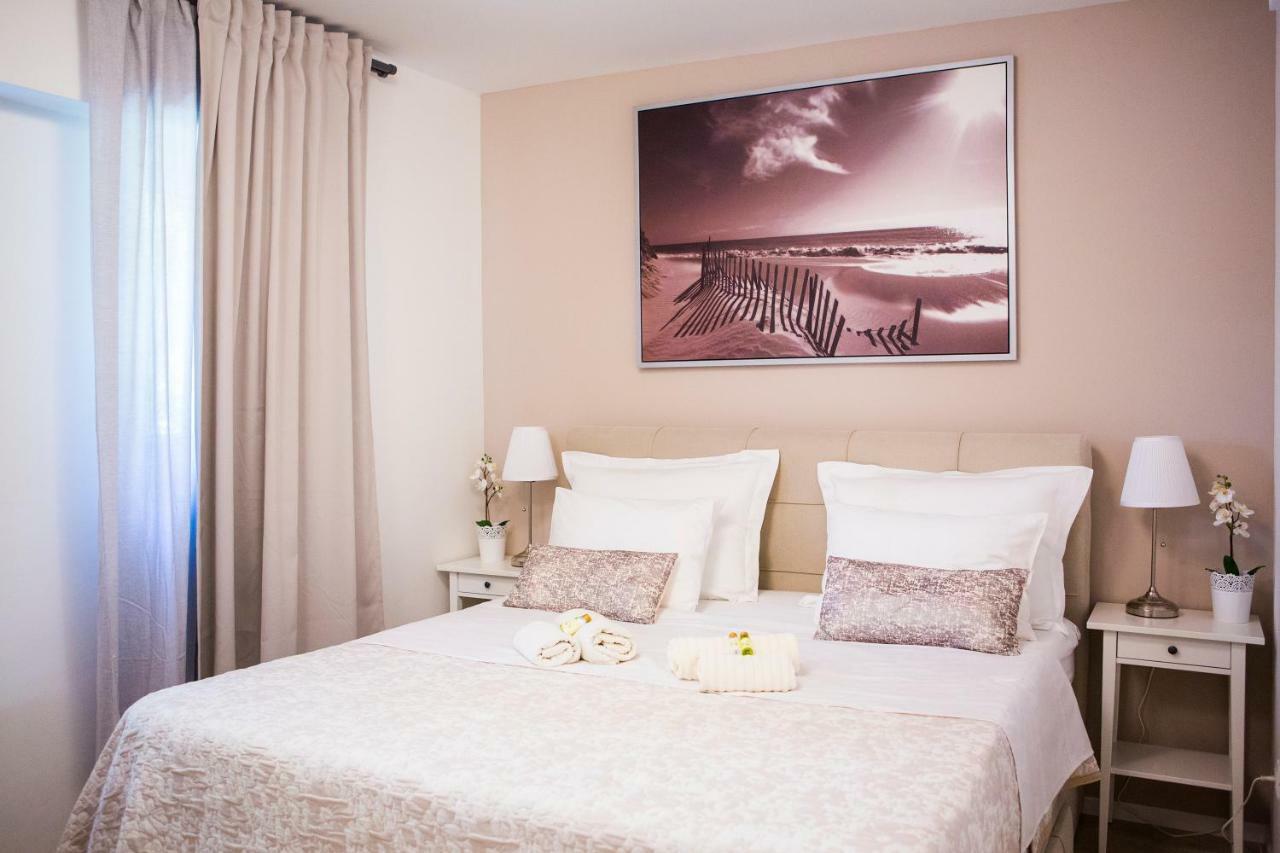 Luxurious With Private Garden Apartmán