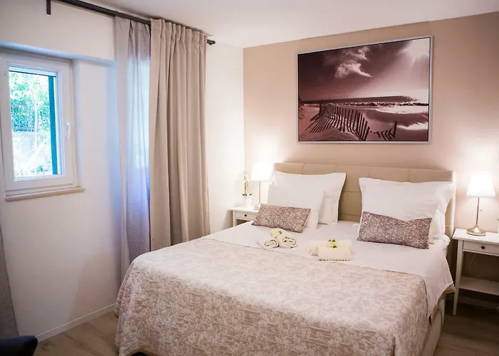 Luxurious Apartment With Private Garden